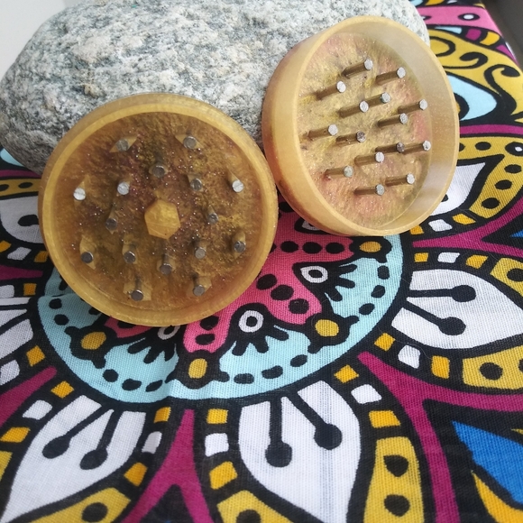 Spice Grinder Epoxy Resin Art 420 Bud Flower Grinders Handmade Pocket - Picture 4 of 16